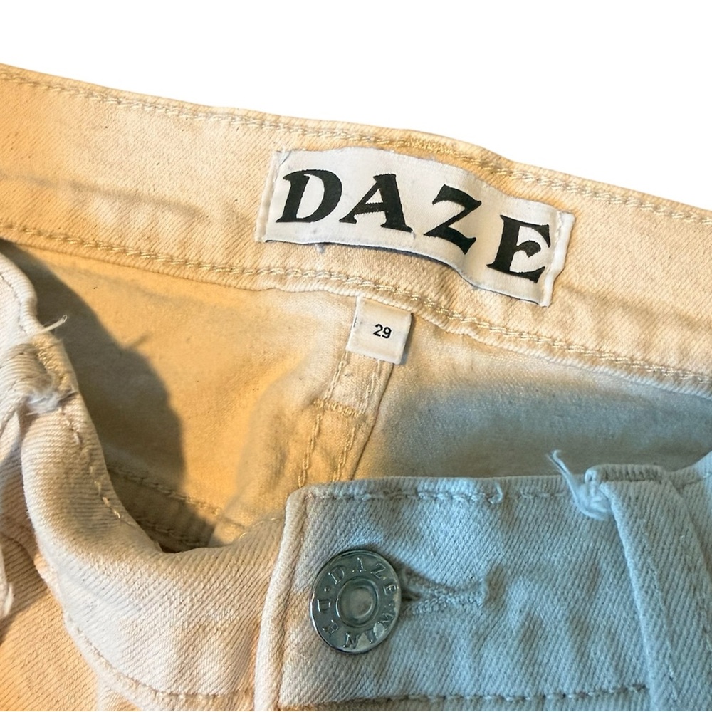 Daze Women's Shy Girl High-Rise Cropped Flare Raw Hem Jeans Ivory/Cream Size 29 - Picture 4 of 5
